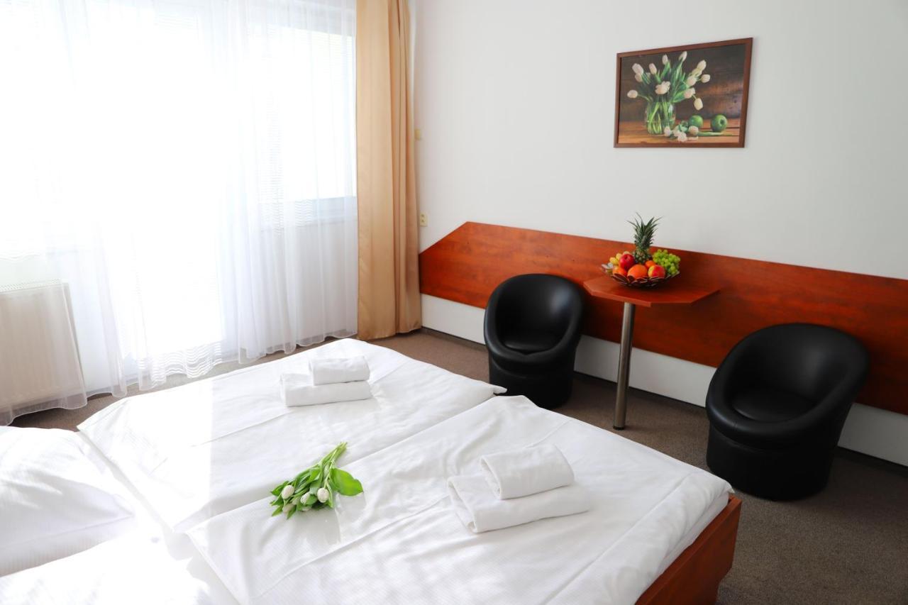 Hotel Rezident Turčianske Teplice Extérieur photo
