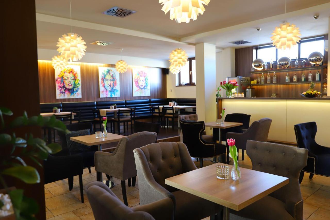 Hotel Rezident Turčianske Teplice Extérieur photo