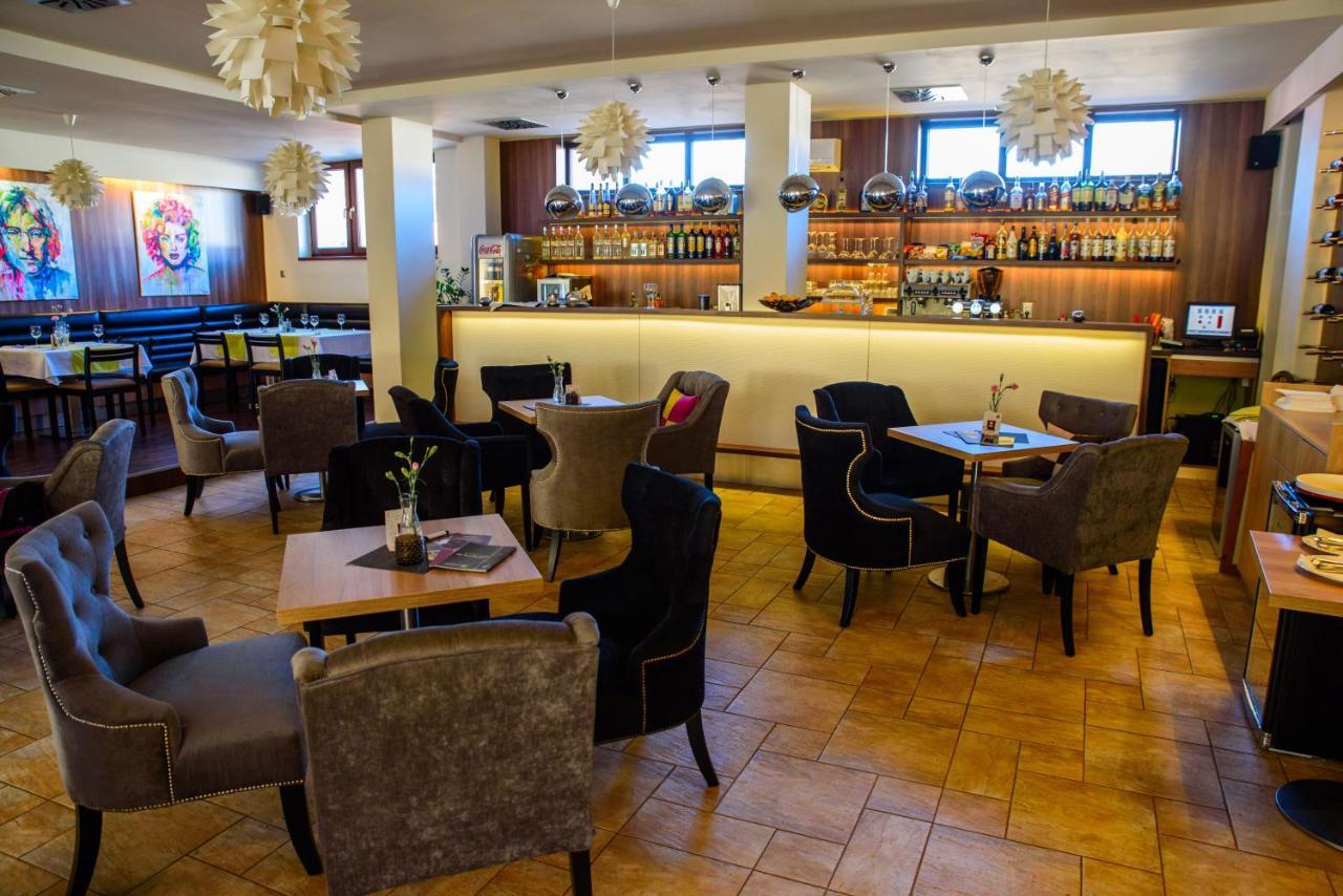 Hotel Rezident Turčianske Teplice Extérieur photo