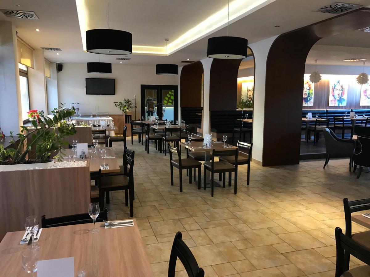 Hotel Rezident Turčianske Teplice Extérieur photo