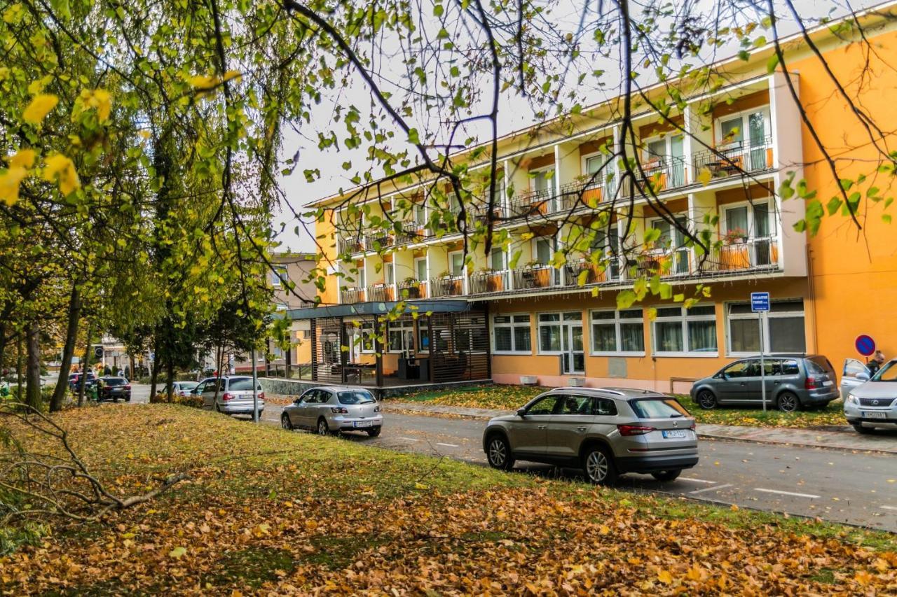 Hotel Rezident Turčianske Teplice Extérieur photo